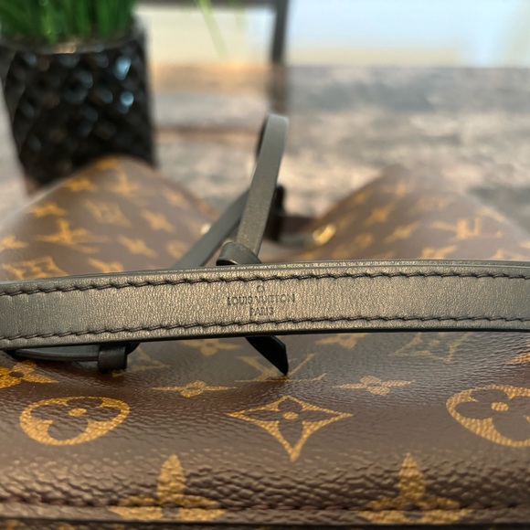 Louis Vuitton Neonoe - Picture 8 of 14